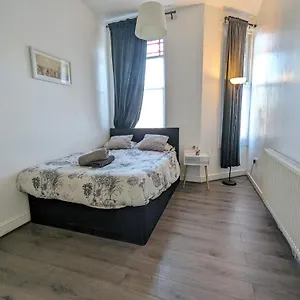 2 Bedroom In A Supurb Area Of United Kingdom
